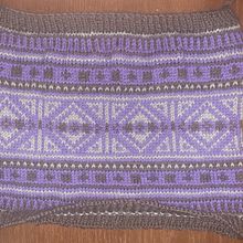 My project for course: Stranded colorwork knitting. Accessor, Design, Fashion Design, Fiber Arts, DIY, Knitting, and Textile Design project by Maria Rosaria Spinelli - 04.10.2024