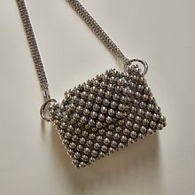My project for course: Design and Creation of Beaded Bags. Design, Accessor, Design, Arts, Crafts, Fashion Design, and Fiber Arts project by Prerna Jadhwani - 04.12.2024