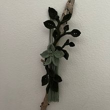 Mein Abschlussprojekt für den Kurs: 3D-Makramee für botanische Wandbehänge. Artesanato, Interiores, Tecido, Macramê, e Design têxtil projeto de Sommerer Sabine - 15.04.2024
