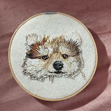 Retrato de mi mascota en el cielo, Valentino. 🫶🏻💖. Embroider, Textile Design, Arts, and Crafts project by Mildreth Valencia - 03.24.2024