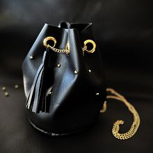 Mi proyecto del curso: Iniciación al diseño de bolsos de cuero. Un proyecto de Diseño de complementos, Artesanía, Diseño de moda, Costura y DIY de Luciana Julia Reginato - 17.04.2024