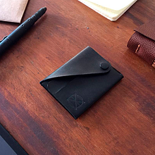 Mi proyecto del curso: Diseño de accesorios en cuero sin costuras. Design, Accessor, Design, Arts, Crafts, and Sewing project by Hernán Gil - 04.10.2023