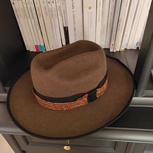 Il mio progetto del corso: Confezione di cappelli moderni. Design de acessórios, Design de moda, Tecido, e Feltragem com agulha projeto de andrea_barborini - 20.04.2024