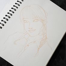 Mi proyecto del curso: Dibujo de retratos llamativos con lápices de colores. Drawing, Portrait Drawing, Sketchbook, and Colored Pencil Drawing project by Leah Ramos - 04.20.2024