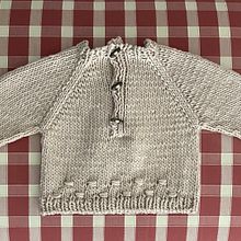 Mi proyecto del curso: Tejido de prendas infantiles con raglán top down. Un progetto di Fashion design, Fiber Art, Maglia e Textile Design di ana_cortina - 21.04.2024