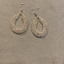 My project for course: Crochet wire jewelry. Artesanato, Design de moda, Tecido, DIY, Crochê, e Design têxtil projeto de Ani M - 18.04.2024