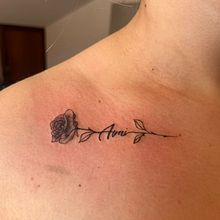 Il mio progetto del corso: Tatuaggio fine line: la leggerezza delle linee. Un projet de Illustration traditionnelle, Dessin , et Conception de tatouage de Meggie Perotti - 07.04.2024
