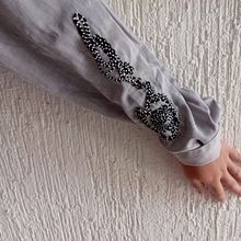 Mi proyecto del curso: Diseño de prendas artesanales desde cero Camisas renovada. Arts, Crafts, Fashion Design, Embroider, Sewing, DIY, Patternmaking, and Dressmaking project by Paola Cambranis Gamboa - 04.23.2024