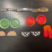 Mi proyecto del curso: Diseño de joyería en resina. Projekt z dziedziny Projektowanie dodatków, Craft, Projektowanie biżuterii i DIY użytkownika alicia_443000 - 24.04.2024