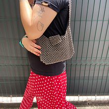 Meu projeto do curso: Design e criação de bolsas com miçangas. Design, Accessor, Design, Arts, Crafts, Fashion Design, and Fiber Arts project by avlis_luci - 04.24.2024