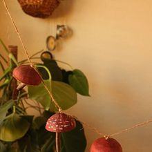 Citrus peel mushroom garland . Projekt z dziedziny Craft użytkownika Sibia Torres Padilla - 01.12.2023