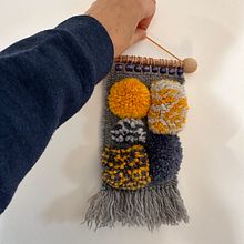 Mi proyecto del curso: Tejido de tapices de lana en relieve con flecos y texturas. Accessor, Design, Arts, Crafts, Interior Decoration, Fiber Arts, Weaving, and Textile Design project by SEDEF TEKİN - 04.25.2024