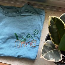 Il mio progetto del corso: Ricamo a mano per vestiti: Crea una composizione. Embroider, Upc, cling, and Textile Design project by Avigail Blasutig - 04.27.2024