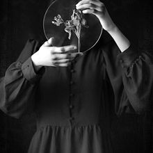 My project for course: Portrait Photography: An Experimental Approach. Photograph, Portrait Photograph, and Fine-Art Photograph project by Renata Kaman - 04.27.2024
