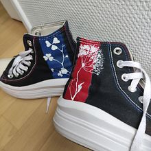 Mon projet du cours : Restauration et personnalisation de baskets . Desain Aksesori, Desain Busana, Lukisan Akrilik, DIY, Upc, Dan cling proyek oleh hery_marie - 04.28.2024