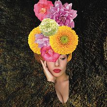 Glamour. Advertising, Mobile Photograph, and Collage project by Rachele Russo - 04.29.2024