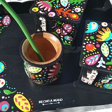 Set de mate de madera pintado a mano. Painting project by Maria Alicia Cabrera - 04.30.2024