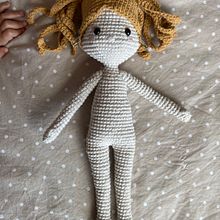Mi proyecto del curso: Amigurumi: diseño de ropa, pelo y complementos. Projekt z dziedziny Craft, Projektowanie zabawek,  Tkactwo, Sz, dełkowanie, Amigurumi, Wzornictwo tekst i liów użytkownika Noemí Arroyo Rodríguez - 01.05.2024