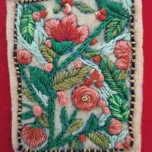 Mi proyecto del curso: Técnicas de bordado para motivos florales en fieltro. Accessor, Design, Arts, Crafts, Pattern Design, Botanical Illustration, and Textile Design project by Andrea Clark - 05.02.2024