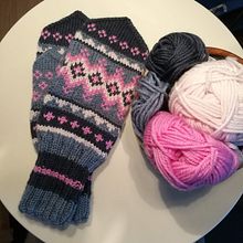 Mittens, traditional Sea Sámi pattern. Un proyecto de Tejido de punto y Diseño de complementos de Marit - 06.05.2024