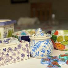 Mi proyecto del curso: Ilustración floral sobre cerámica. Projekt z dziedziny Trad, c, jna ilustracja, Craft,  Sztuki piękne i Ceramika użytkownika tallerabierto_ - 13.05.2024