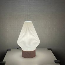 Lampara  flor. Un proyecto de Diseño, 3D y Diseño industrial de ignacio gatica - 14.05.2024
