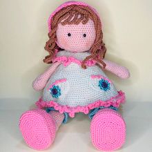 Mi proyecto del curso: Elaboración de muñecas amigurumi románticas. Arts, Crafts, To, Design, Fiber Arts, Crochet, Amigurumi, and Textile Design project by Natalia Mardones V - 05.15.2024