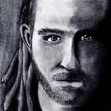 Mi proyecto del curso: Retrato artístico al carboncillo: creando atmósferas. Un proyecto de Ilustración tradicional, Bellas Artes, Dibujo, Dibujo de Retrato, Dibujo realista y Dibujo artístico de Juanjo Soto Sanhueza - 17.05.2024