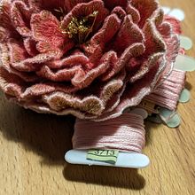 Mi proyecto del curso: Bordado stumpwork: crea adornos en 3D. Projekt z dziedziny Projektowanie biżuterii,  Haft, Wzornictwo tekst i liów użytkownika Carme Cabal - 01.10.2023