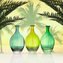 Ánforas de cristal con entornos orgánicos. Un proyecto de Retoque fotográfico y Diseño de Cristian Alcalde Méndez - 20.05.2024