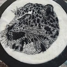 Mi proyecto del curso: Dibujo con hilo. Traditional illustration, Drawing, Embroider, Realistic Drawing, Fiber Arts, and Textile Design project by sara aranguren - 05.20.2024