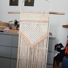 Mi proyecto del curso: Introducción al macramé: creación de un tapiz decorativo. Projekt z dziedziny Projektowanie dodatków, Craft, Projektowanie wnętrz,  Dekoracja wnętrz,  Tkactwo, Makrama, Wzornictwo tekst i liów użytkownika Marta Sabina - 20.05.2024