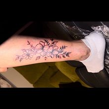 Mi proyecto del curso: Tatuaje botánico con puntillismo. Traditional illustration, Tattoo Design, and Botanical Illustration project by Lara Arcaya Brito - 05.20.2024