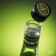 Chartreuse bottles - 3D product rendering. 3D, Product Photograph, and 3D Modeling project by Jordi Prats Ollé - 05.24.2024