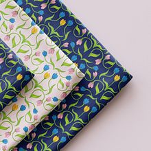 Midnight Tulips Pattern - Estampado con la técnica de tresbolillo. Traditional illustration, Pattern Design, and Printing project by Meily Wu - 05.20.2024