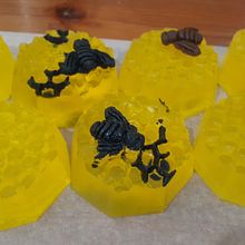 Beehive Hand soap . Un proyecto de Diseño de kvincian - 26.05.2024