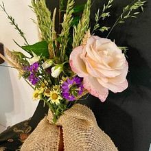 Il mio progetto del corso: Creazione di bouquet di fiori da zero. Een project van Interieurontwerp, L, scaping,  Interieurdecoratie, DIY y Bloem- en plantenschikken van Tiziana Tesio - 30.05.2024