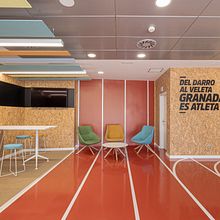 DISEÑO DEPORTIVO PARA LAS OFICINAS DEL ESTADIO DE LA JUVENTUD DE GRANADA Ein Projekt aus dem Bereich Design, Innenarchitektur und Dekoration von Innenräumen von DIKA estudio - 30.08.2023