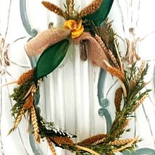 Il mio progetto del corso: Creazione di una ghirlanda con fiori secchi. Een project van  Ontwerp, Interieurontwerp, L, scaping, DIY, Bloem- en plantenschikken y Textielontwerp van Tiziana Tesio - 30.05.2024
