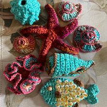 My project for course: Crochet Techniques for Sea Life and Animals. Un progetto di Design di accessori, Artigianato, Fiber Art, Uncinetto e Textile Design di jinnyky - 01.06.2024