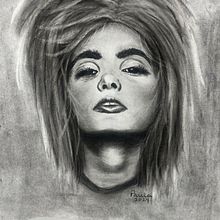 My project for course: Artistic Charcoal Portraiture: Creating Atmosphere. Un progetto di Illustrazione tradizionale, Belle arti, Disegno, Disegno di ritratti, Disegno realistico e Disegno artistico di Paula Hernandez - 02.06.2024