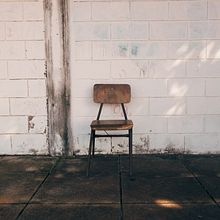 Cadeiras Solitárias Ein Projekt aus dem Bereich Fotografie und Außenfotografie von Caroline Macedo - 05.06.2024