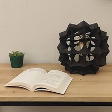 Lámpara kusudama (proyecto final_curso @cartoncita). Un progetto di Design, Artigianato, Design industriale, Lighting design, Product design, Papercraft, Creatività e DIY di nuriavernis - 20.03.2024