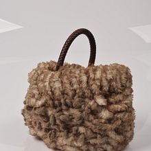 Meu projeto do curso: Criação de bolsas de couro artesanais para iniciantes. Design, Accessor, Design, Arts, Crafts, and Sewing project by gabrielaapioblog - 04.02.2024