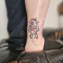 Voodoo doll final project . Un proyecto de Diseño de tatuajes de Gabriela Valencia - 23.05.2024