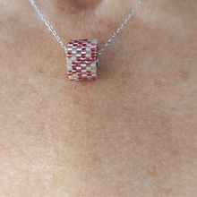 Mi proyecto del curso: Diseño de accesorios con cuentas: teje patrones elegantes. Un progetto di Design di accessori, Artigianato, Design di gioielli e Fiber Art di Esther Malpartida - 10.06.2024