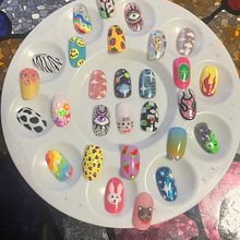 Mi proyecto del curso: Introducción al nail art . Design, Ilustrație tradițională, Pictura, Design de model și Pictură decorativă de Zuemi Morales - 06.13.2024