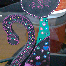 Wooden Cat with Acrylic Paint and Pointillism - Gato de Madera con Pintura Acrílica y Puntillismo. Arts, and Crafts project by Lorena Castellanos Coy - 02.11.2024