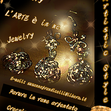 Set in silvered copper, made with flat wire. Un progetto di Artigianato di Susanna Grandicelli - 18.06.2024