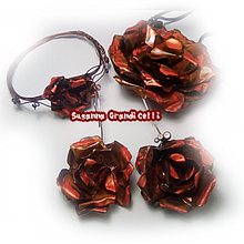 Set of earrings, necklace and bracelet in copper and patina. Un progetto di Artigianato di Susanna Grandicelli - 19.06.2024
